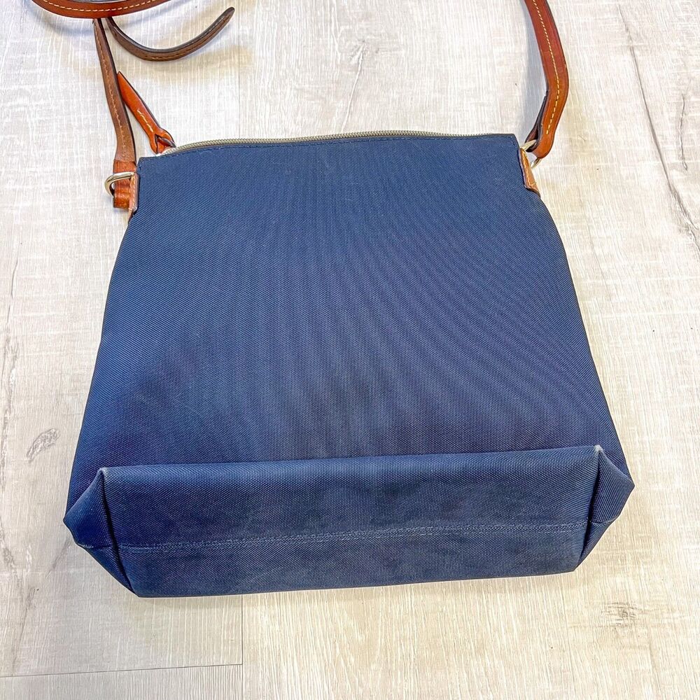 Dooney and Bourke Nylon Cross Body Bag Navy Blue with Red Lining - Picture 14 of 16